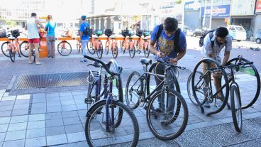 La bicicleta, la opción de muchos rosarinos para moverse por la ciudad. (Alan Monzón/Rosario3.com)