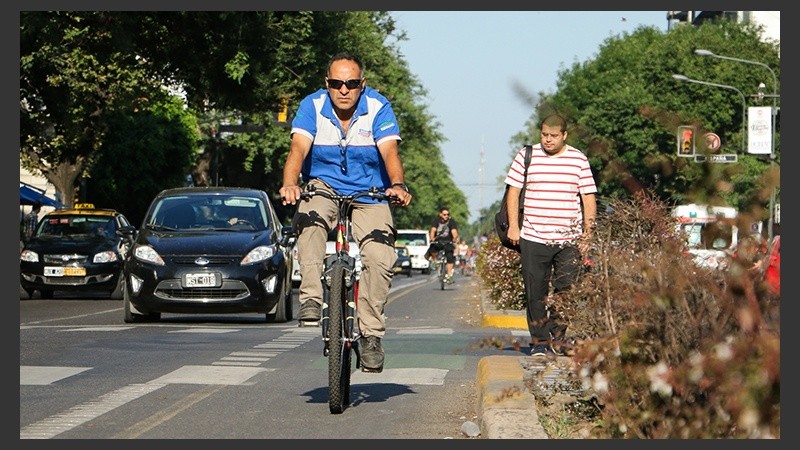 Muchos rosarinos eligieron la bicicleta para moverse por la ciudad. (Alan Monzón/Rosario3.com)
