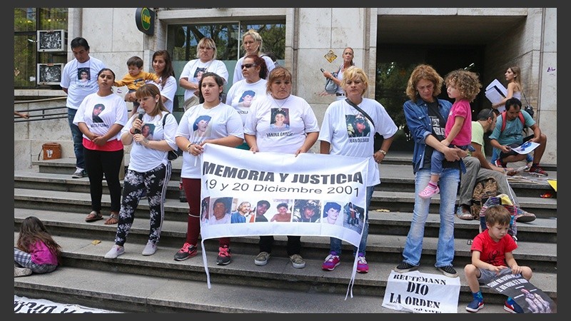 Contra la impunidad y por la justicia, el reclamo de los familiares. (Alan Monzón/Rosario3.com)