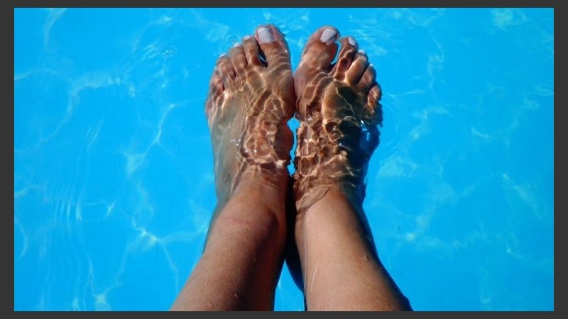 Pies bajo el agua cuando el sol pegue demasiado. 