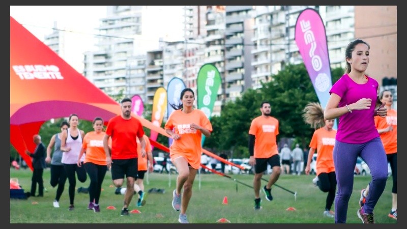Lunes y miércoles de 19 a 20:30 los socios de Osde se reúnen a entrenar en Oroño y el río.