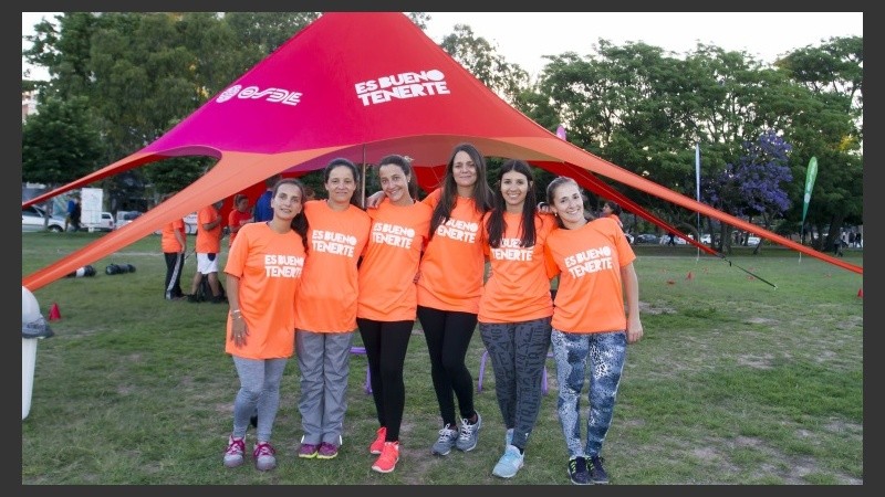 Lunes y miércoles de 19 a 20:30 los socios de Osde se reúnen a entrenar en Oroño y el río.