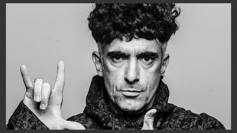 “Hoy es mi cumple y quería compartir con ustedes dos de mis regalos Love Love Love”, escribió Posca.