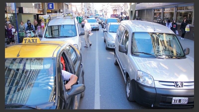 En algunas cuadras del centro se podrá dejar el coche por tres días. 