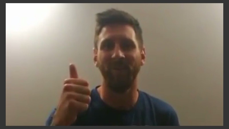 Messi saludó a los muchachos del futsal rojinegro. 