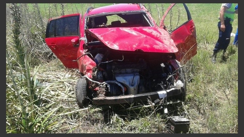 Así quedó el Suran rojo después de varios vuelcos.