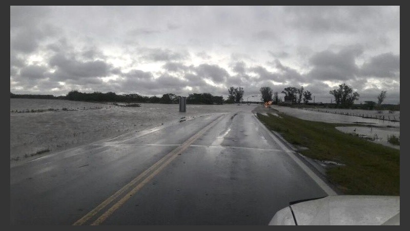 Así estaba la ruta A012 a la altura de Alvarez, el lunes pasado.
