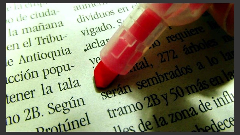 Si bien los fibrones fosforescentes son los más comunes, se aconseja evitarlos porque cansan más rápido a la vista.