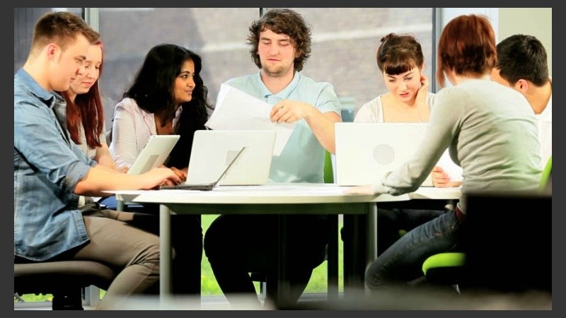 La capacitación se puede realizar en forma tanto presencial, como semi-presencial o a distancia.