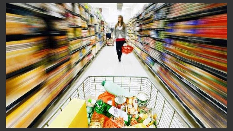 A partir de este domingo, tres supermercados abrirán al público. 