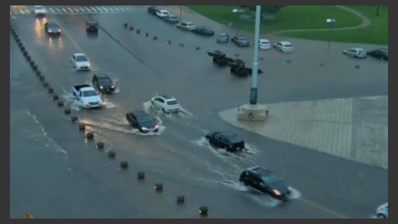 Una de las postales de la lluvia de ayer.