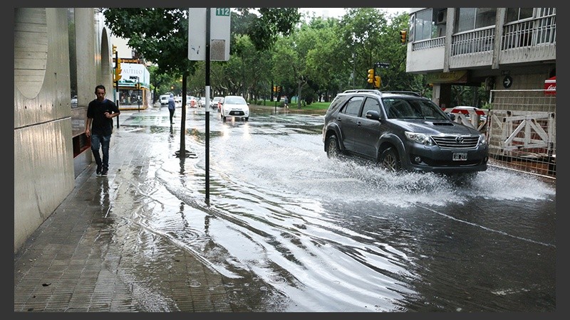 Instantáneas de la lluvia en Rosario.