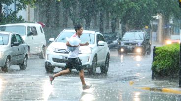 Instantáneas de la lluvia en Rosario.