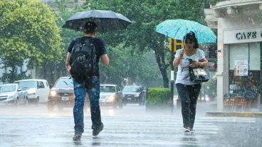 Instantáneas de la lluvia en Rosario.