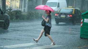 Instantáneas de la lluvia en Rosario.