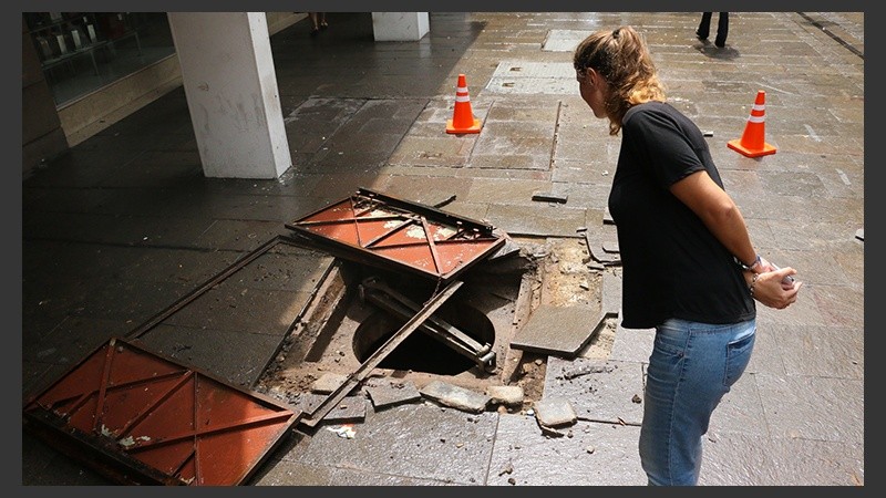 La explosión de un transformador en Córdoba al 1000 dañó la vereda.