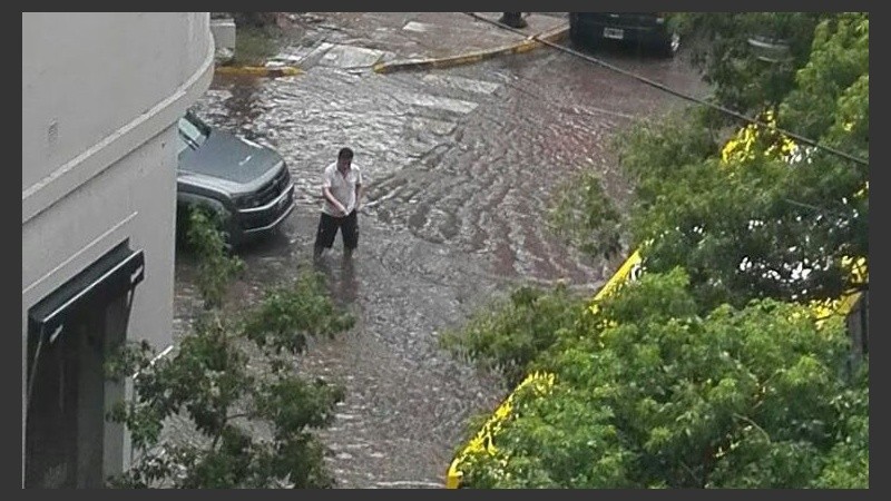 Los anegamientos fueron las postales de la tormenta de ayer y anoche. 