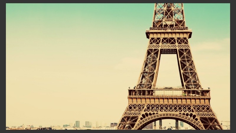 La torre Eiffel es una de las atracciones más visitadas del mundo.