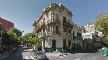 El hogar se ubica en la céntrica esquina de Santa Fe y Dorrego.