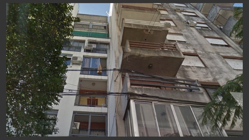 El edificio en Montevideo al 2000, frente a Tribunales.