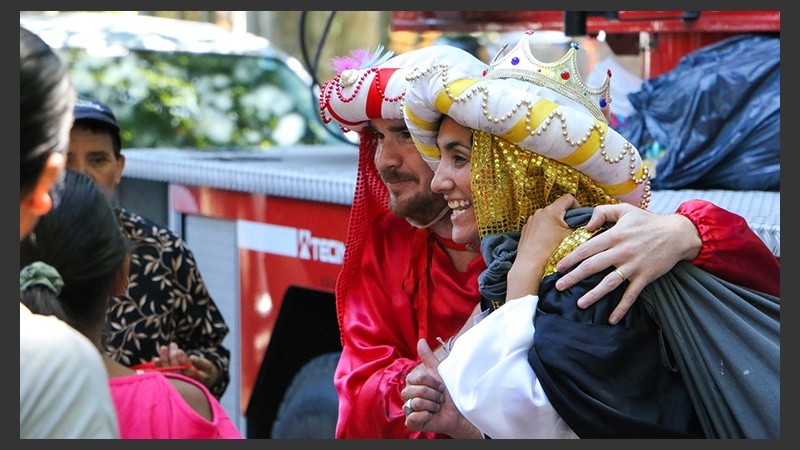 Sonrisas de los Reyes que pasaron a visitar a los más chicos.