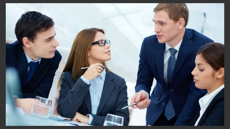 La capacitación se compone de 7 encuentros de 9 a 18 con clases teóricas y prácticas. 