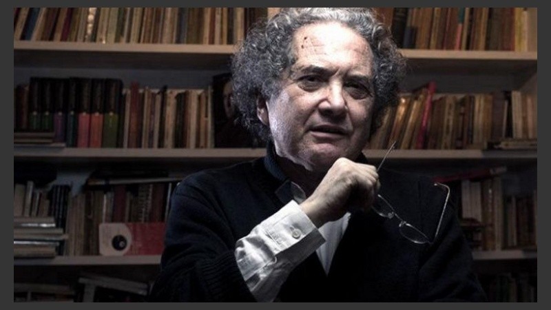 El su vasta carrera, Piglia escribió los guiones de las películas “Corazón iluminado” (1996), de Héctor Babenco, y “La sonámbula” (1998), de Fernando Spiner.