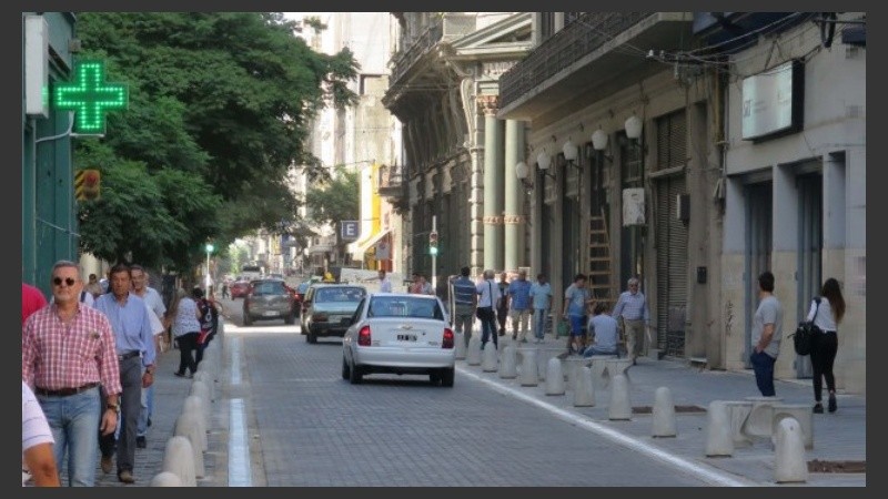 Por Sarmiento se puede llegar hasta Santa Fe, pero allí desviar.