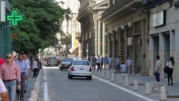 Por Sarmiento se puede llegar hasta Santa Fe, pero allí desviar.