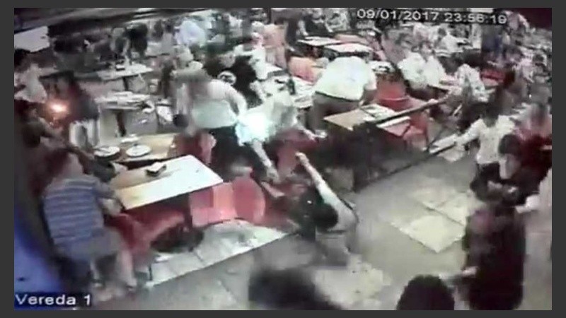 Se produjo una verdadera estampida tras la pelea.