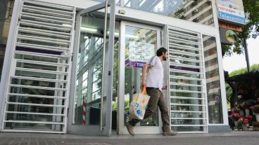 Algunos aprovecharon que tenían un súper abierto para hacer compras.