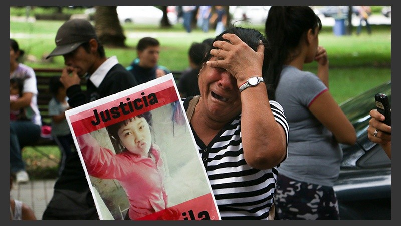 Dolor de un familiar de Laila en la manifestación de este martes frente a Fiscalía.
