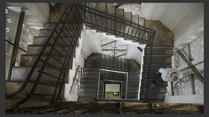 Más de 150 escalones se necesitan subir para llegar a los cuatro balcones de la torre. (Alan Monzón/Rosario3.com)