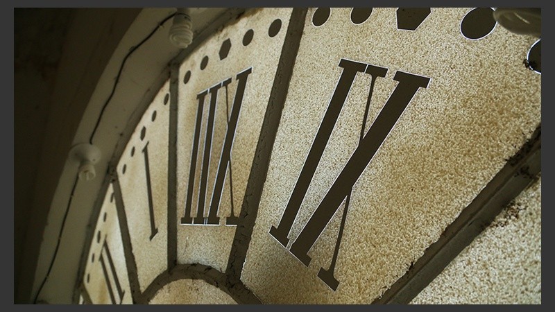 Detalle de uno de los relojes. (Alan Monzón/Rosario3.com)