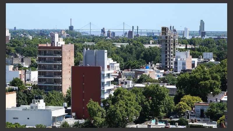 A lo lejos se puede ver el puente Rosario-Victoria. (Alan Monzón/Rosario3.com)