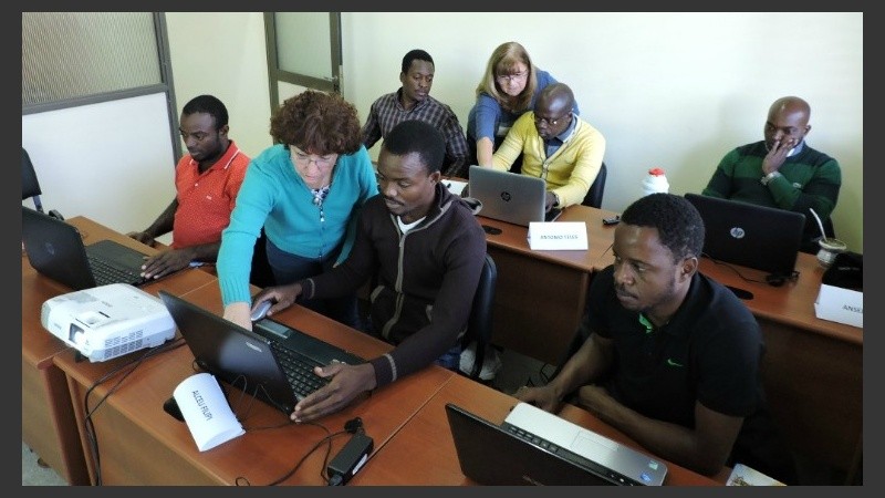 El acceso al agua potable es uno de los problemas más graves del país africano que no contaba con especialistas en la materia.