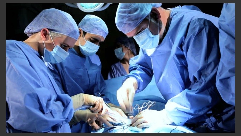 Se habilitó una sala dedicada exclusivamente a la atención de pacientes en el postoperatorio inmediato de cirugía cardíaca.