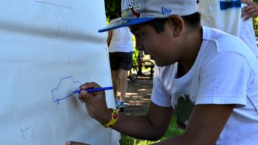 Uno de los objetivos es que los chicos aprendan a reconocer las medidas de seguridad al momento de movilizarse.