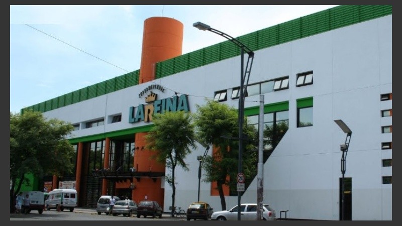 La Reina pidió abrir los domingos y la Justicia dijo no.