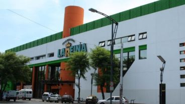 La Reina pidió abrir los domingos y la Justicia dijo no.