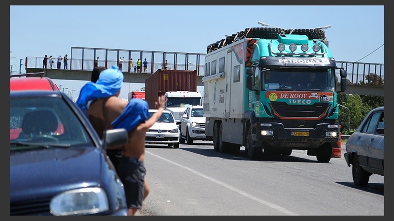 Desde cuatriciclos hasta camiones. De todo se pudo ver en el paso del Dakar por Rosario.