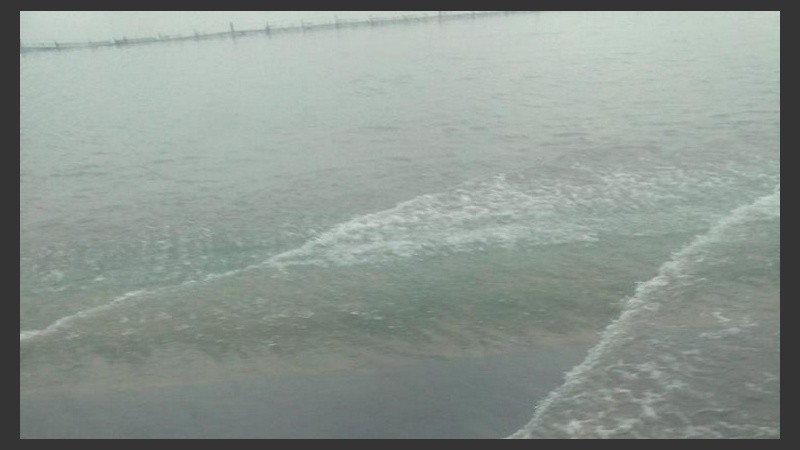 En la zona de Arroyo Seco la autopista estaba totalmente desbordada.