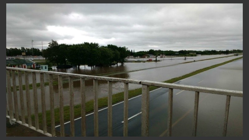 Corte de la Autopista Rosario Buenos Aires a la altura de General Lagos