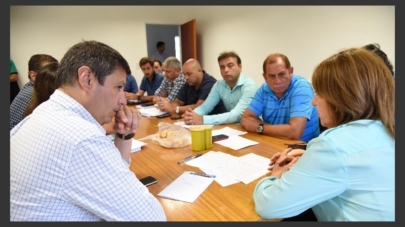 La intendenta, Mónica Fein, encabezó la reunión de este lunes.
