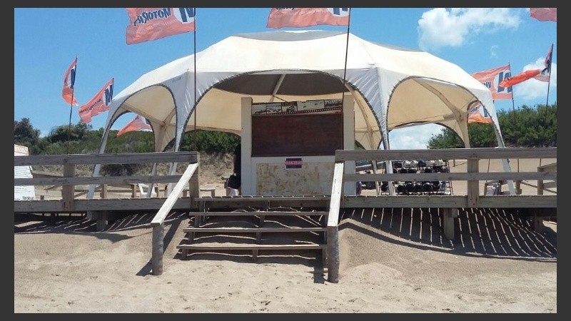 Un parador en la playa se pierde parte de la temporada por no brindar tickets.