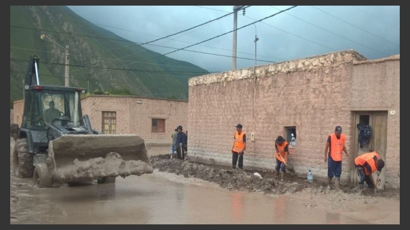 Pese a la persistencia de la lluvia, continúas las tareas en las zonas afectadas.