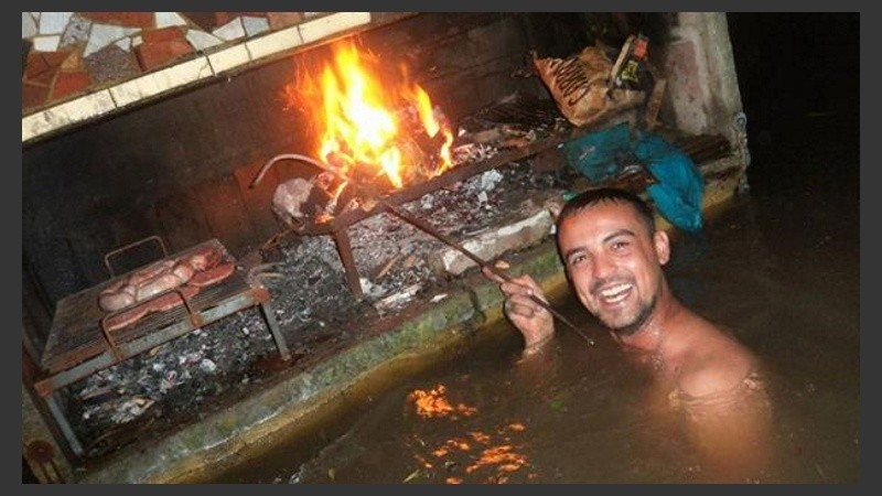Foto viral: amigos hicieron un asado bajo el agua | Rosario3