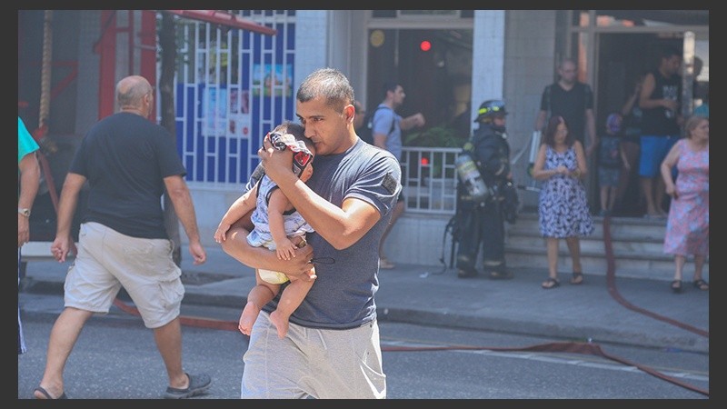 Habitantes del edificio debieron ser evacuados.