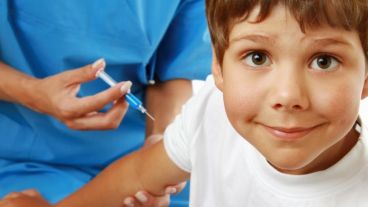 El objetivo de la vacunación en varones es proteger el desarrollo de cáncer de pene y de ano.