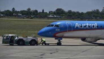 "El gobierno prioriza el trabajo extranjero en el país en detrimento del argentino".